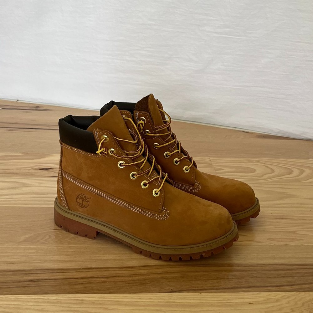 JUNIOR TIMBERLAND® PREMIUM 6-INCH WATERPROOF BOOTS (size 7)